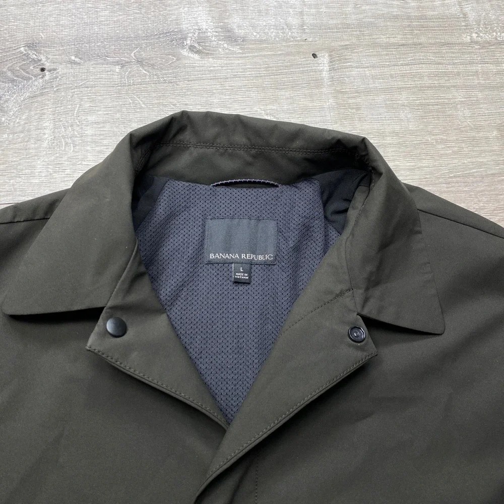 Banana Republic Motion Tech Mac Jacket Mens L Dark Pine Green Water Resistant